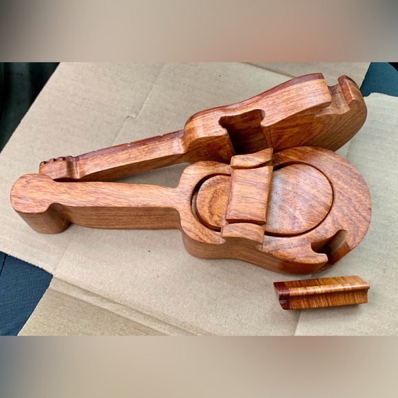 Vtg Artisan Hand Crafted Hardwood Figural Guitar Puzzle Jewelry Stash Box - Picture 7 of 15